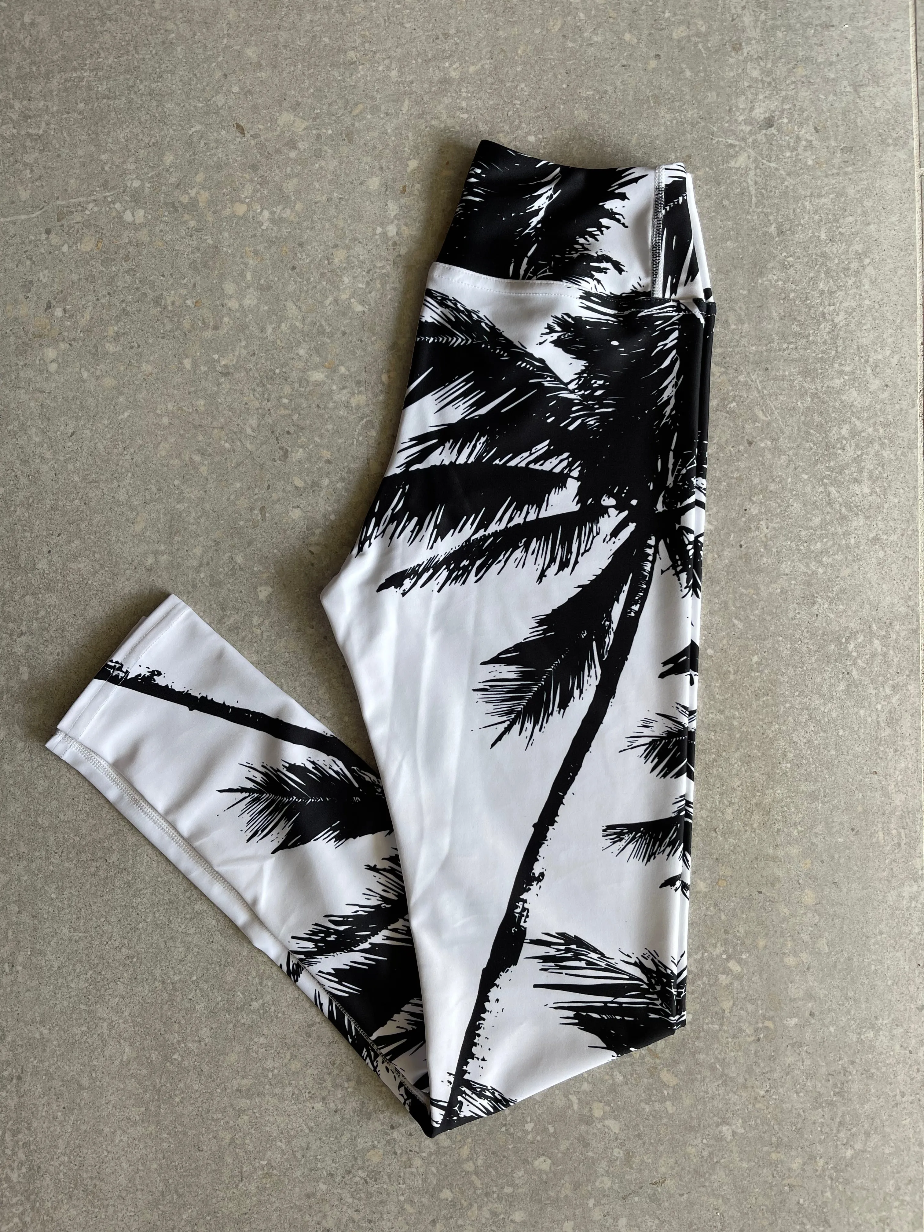 Black   White Palm Tree High Waist Yoga Capri Leggings